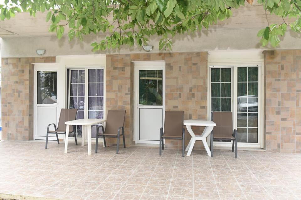 Kókkinon Nerón Villa Leonidas Koutsoupia מראה חיצוני תמונה