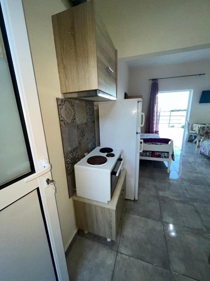 Kókkinon Nerón Villa Leonidas Koutsoupia מראה חיצוני תמונה