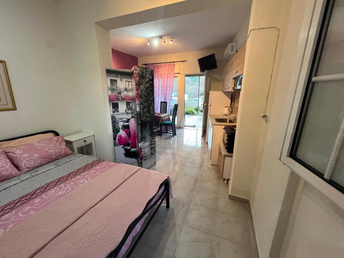 Kókkinon Nerón Villa Leonidas Koutsoupia מראה חיצוני תמונה